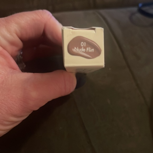 Farmasi lip, gloss, nudes for all - Picture 2 of 4